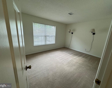 12103 Greenwood Court - Photo Thumbnail 19