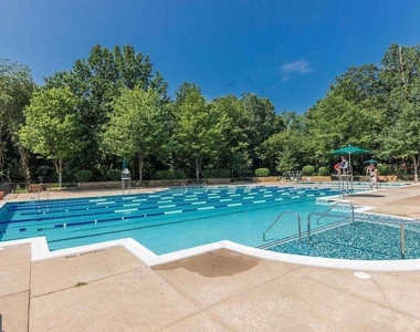 12103 Greenwood Court - Photo Thumbnail 11