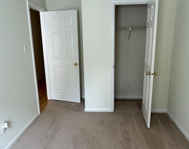 12103 Greenwood Court - Photo Thumbnail 8