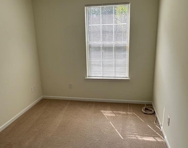 12103 Greenwood Court - Photo Thumbnail 7