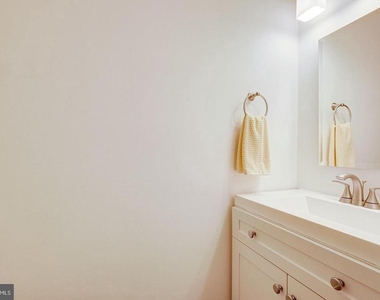 6295 Hillary Court - Photo Thumbnail 5