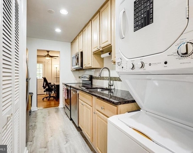 6295 Hillary Court - Photo Thumbnail 9