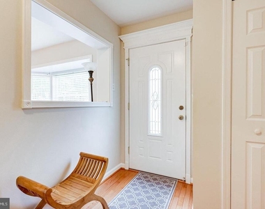 6295 Hillary Court - Photo Thumbnail 4
