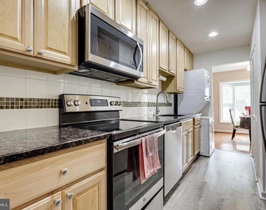 6295 Hillary Court - Photo Thumbnail 8