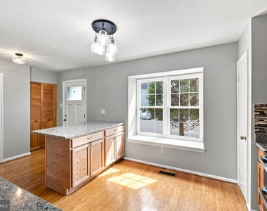 8346 Stationhouse Court - Photo Thumbnail 9