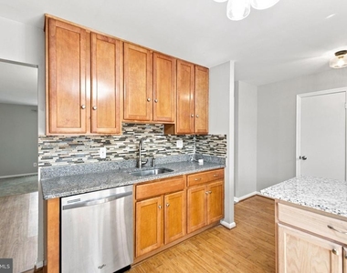 8346 Stationhouse Court - Photo Thumbnail 6