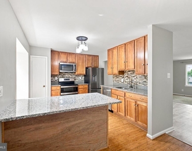8346 Stationhouse Court - Photo Thumbnail 8
