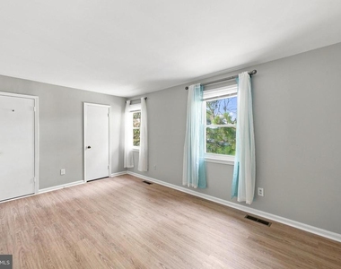 8346 Stationhouse Court - Photo Thumbnail 17