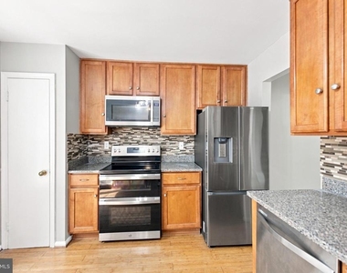 8346 Stationhouse Court - Photo Thumbnail 7