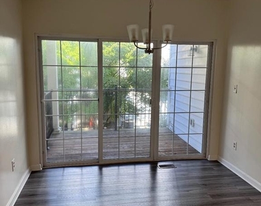 1588 Leeds Castle Drive - Photo Thumbnail 5