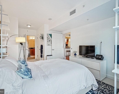 2451 Midtown Avenue - Photo Thumbnail 15