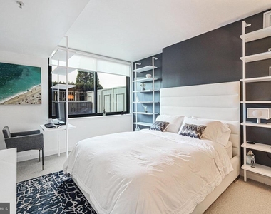 2451 Midtown Avenue - Photo Thumbnail 13