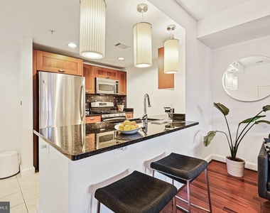 2451 Midtown Avenue - Photo Thumbnail 4