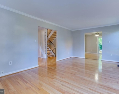 4405 Elan Court - Photo Thumbnail 13