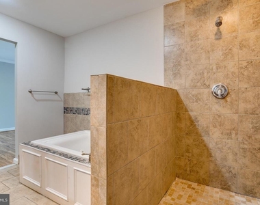 4405 Elan Court - Photo Thumbnail 23