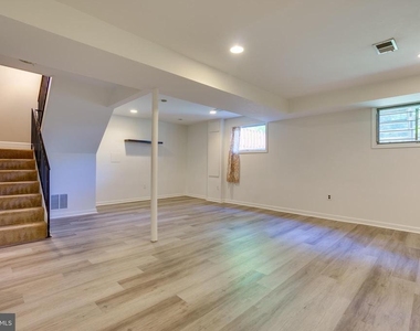 4405 Elan Court - Photo Thumbnail 32