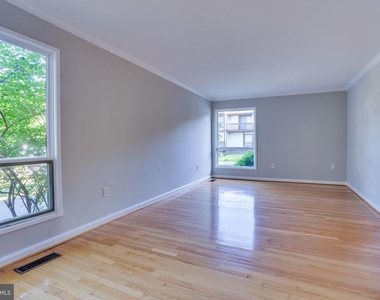 4405 Elan Court - Photo Thumbnail 11