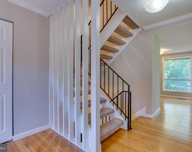 4405 Elan Court - Photo Thumbnail 15