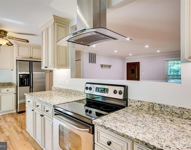 2601 Seskey Glen Court - Photo Thumbnail 12