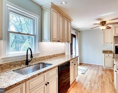 2601 Seskey Glen Court - Photo Thumbnail 16
