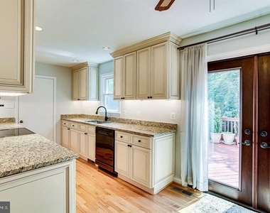 2601 Seskey Glen Court - Photo Thumbnail 14