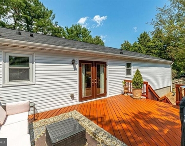 2601 Seskey Glen Court - Photo Thumbnail 2