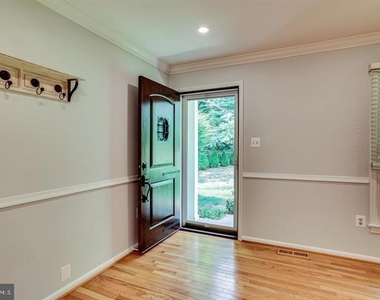 2601 Seskey Glen Court - Photo Thumbnail 17