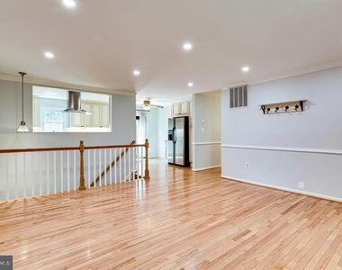 2601 Seskey Glen Court - Photo Thumbnail 19