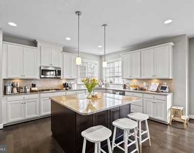9228 Clementine Court - Photo Thumbnail 15