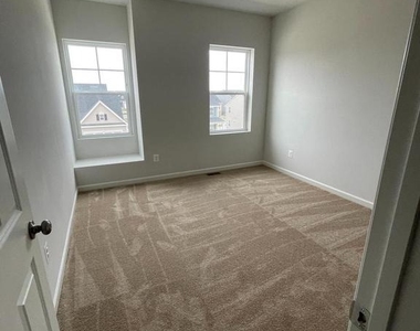 202 Norland Knoll - Photo Thumbnail 8