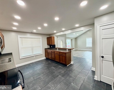 504 Hitt Court - Photo Thumbnail 13