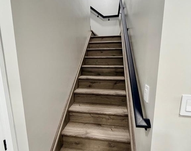 504 Hitt Court - Photo Thumbnail 27