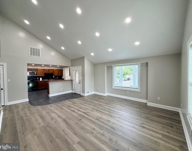 504 Hitt Court - Photo Thumbnail 6