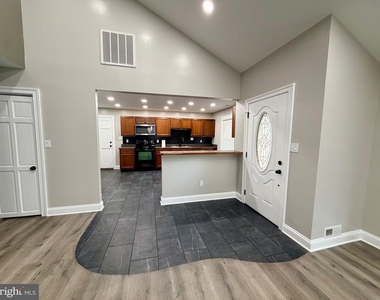 504 Hitt Court - Photo Thumbnail 8