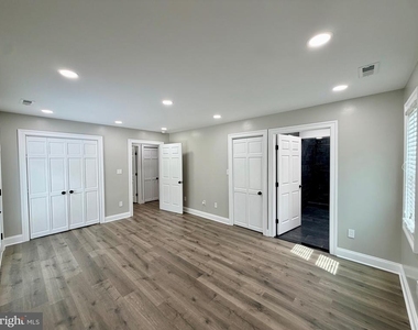 504 Hitt Court - Photo Thumbnail 20