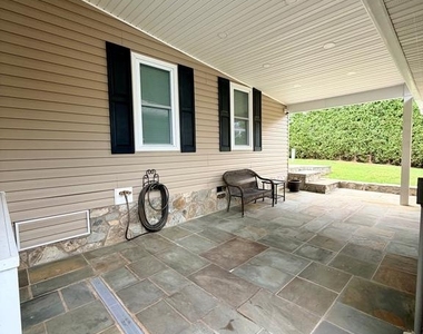 504 Hitt Court - Photo Thumbnail 35