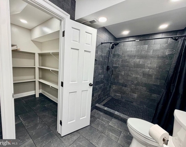 504 Hitt Court - Photo Thumbnail 23