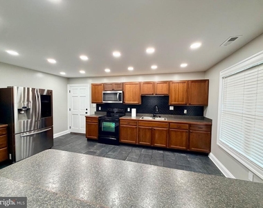 504 Hitt Court - Photo Thumbnail 10