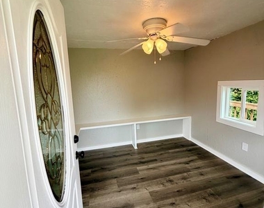 504 Hitt Court - Photo Thumbnail 40