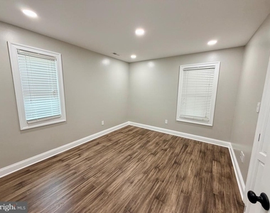 504 Hitt Court - Photo Thumbnail 26