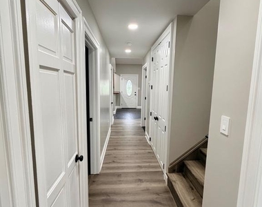 504 Hitt Court - Photo Thumbnail 15