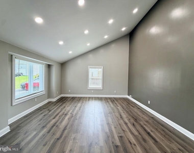 504 Hitt Court - Photo Thumbnail 7