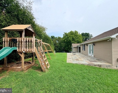 504 Hitt Court - Photo Thumbnail 42