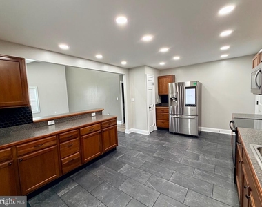 504 Hitt Court - Photo Thumbnail 12