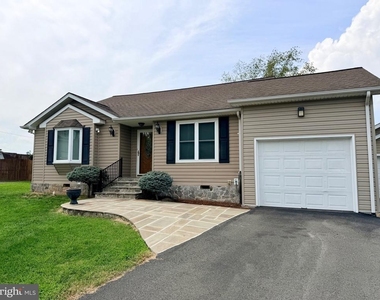 504 Hitt Court - Photo Thumbnail 3