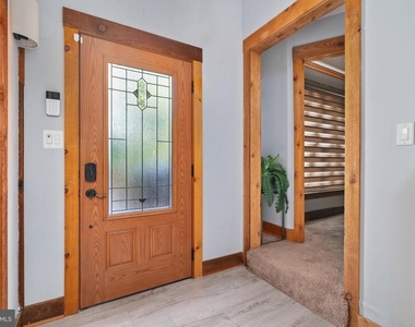 104 Laurel Lane - Photo Thumbnail 6