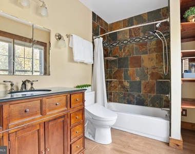 104 Laurel Lane - Photo Thumbnail 19