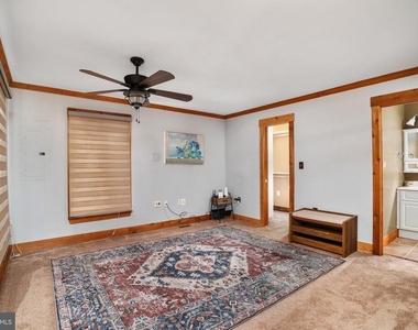 104 Laurel Lane - Photo Thumbnail 14