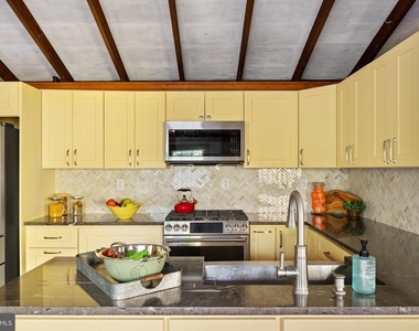 104 Laurel Lane - Photo Thumbnail 7
