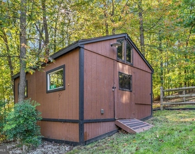 104 Laurel Lane - Photo Thumbnail 32